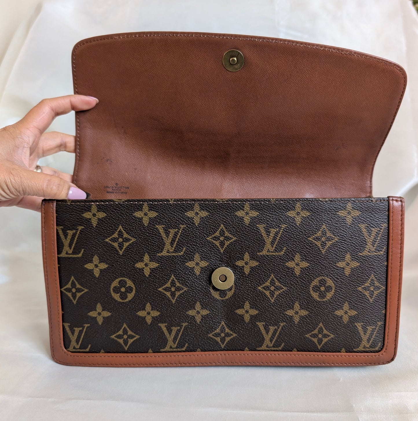 Louis Vuitton Dame Pochette GM Clutch in Monogram Canvas 121125B1